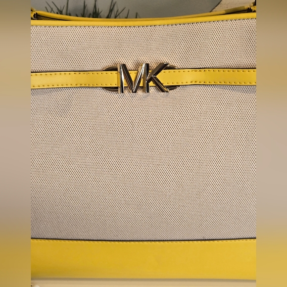 Michael Kors Reed Large Tote Bag - Picture 2 of 12